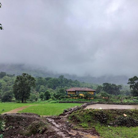 Villa King'S Landing Karjat Exterior foto