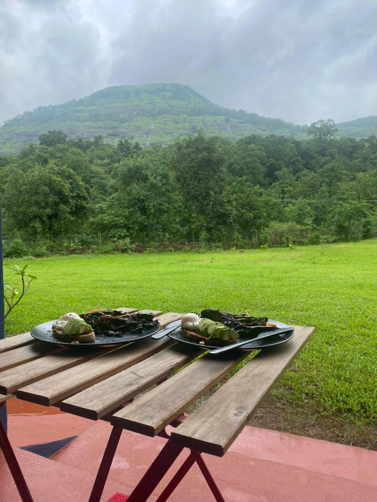 Villa King'S Landing Karjat Exterior foto