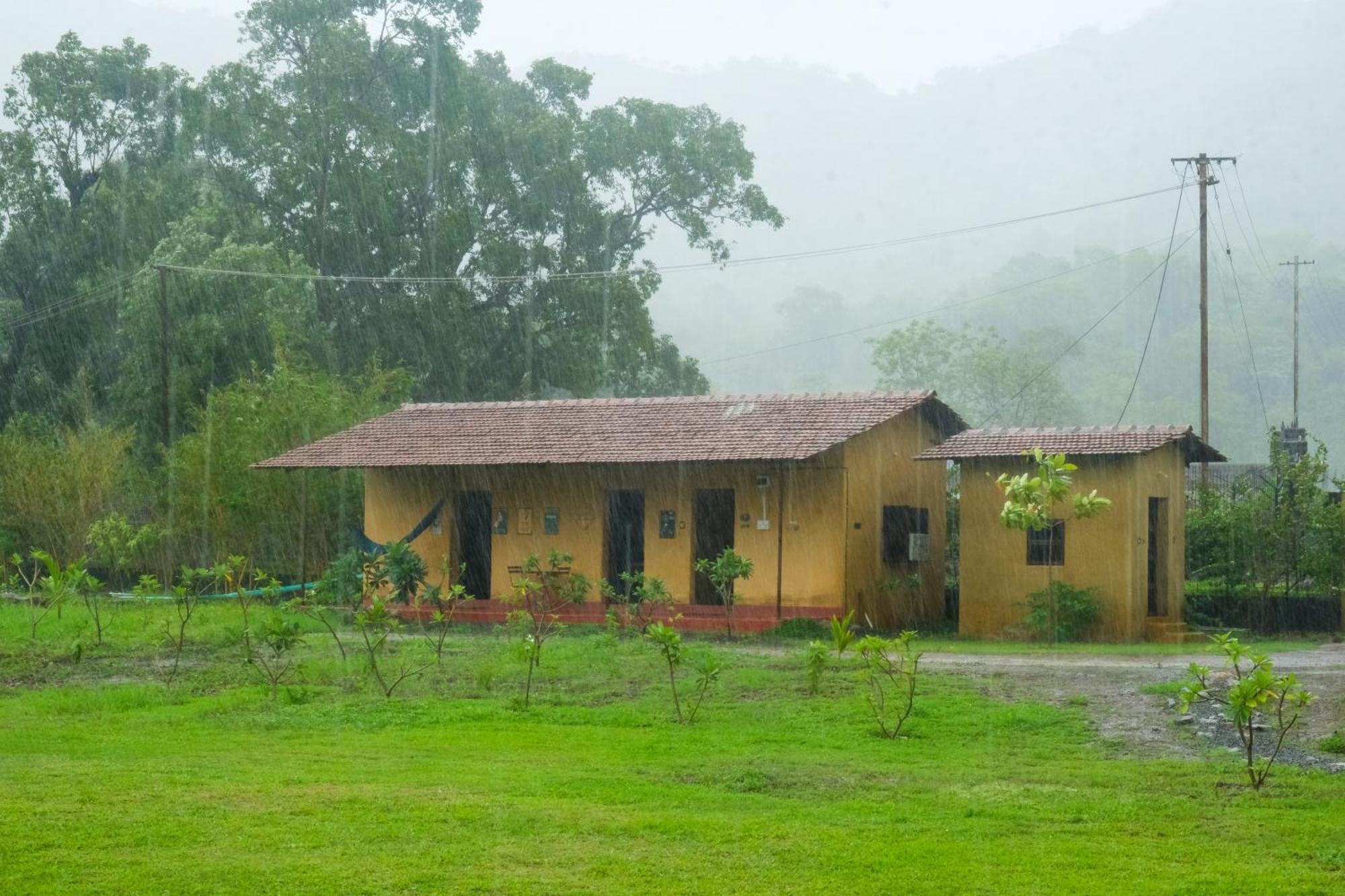 Villa King'S Landing Karjat Exterior foto